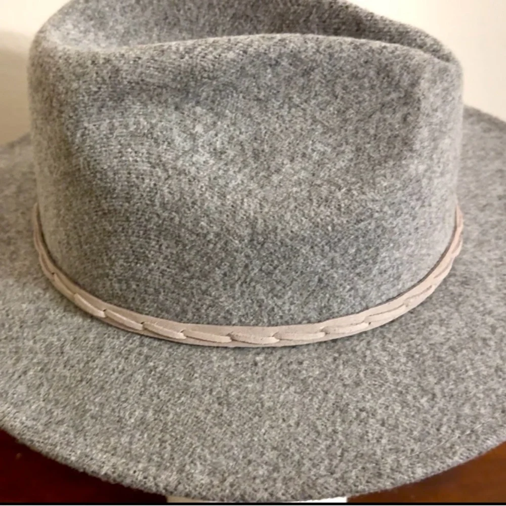 Women’s OS Fedora hat.  Light grey wool blend, with beige brim accent, like new. - Picture 3 of 8